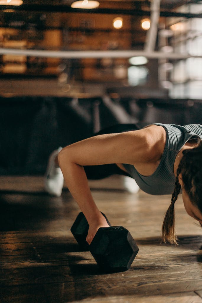 femme qui fait des push-ups